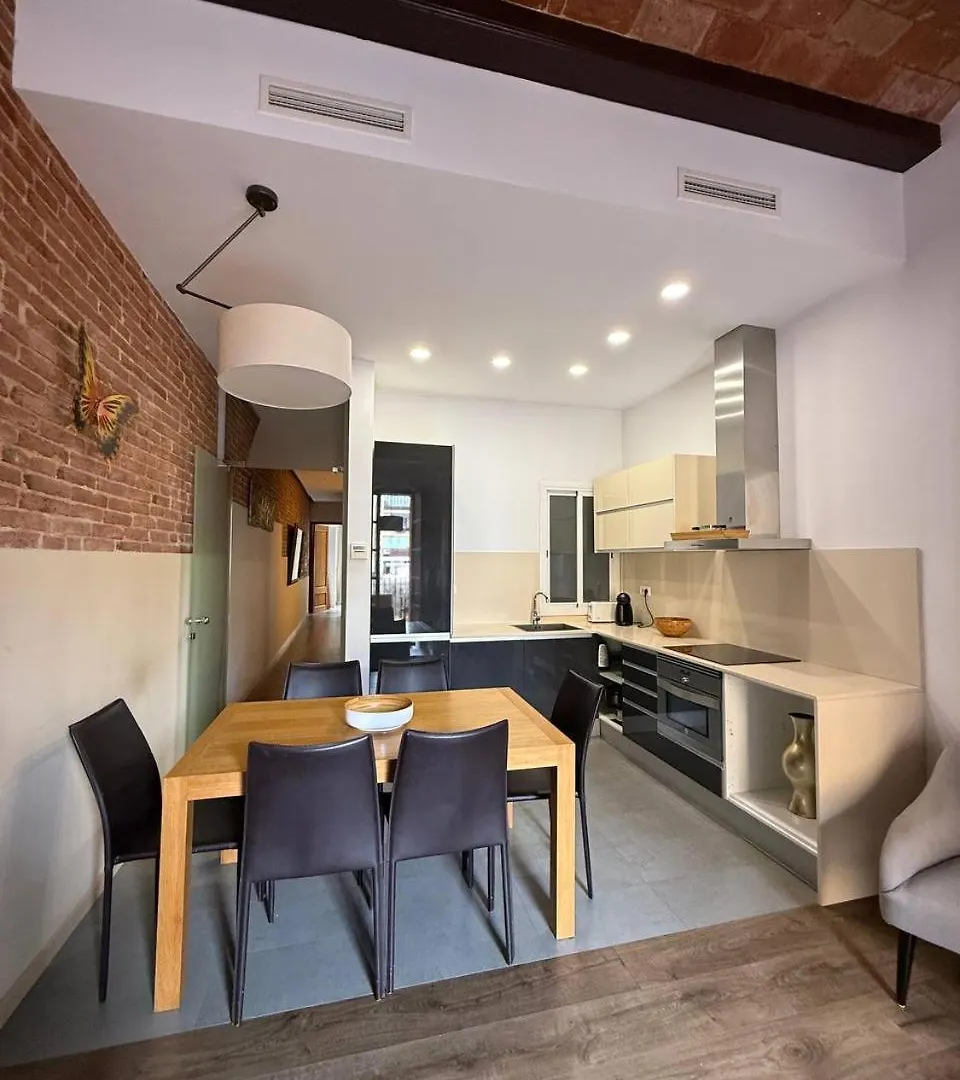 Centric 2 Bedroom Apartment Barcelona